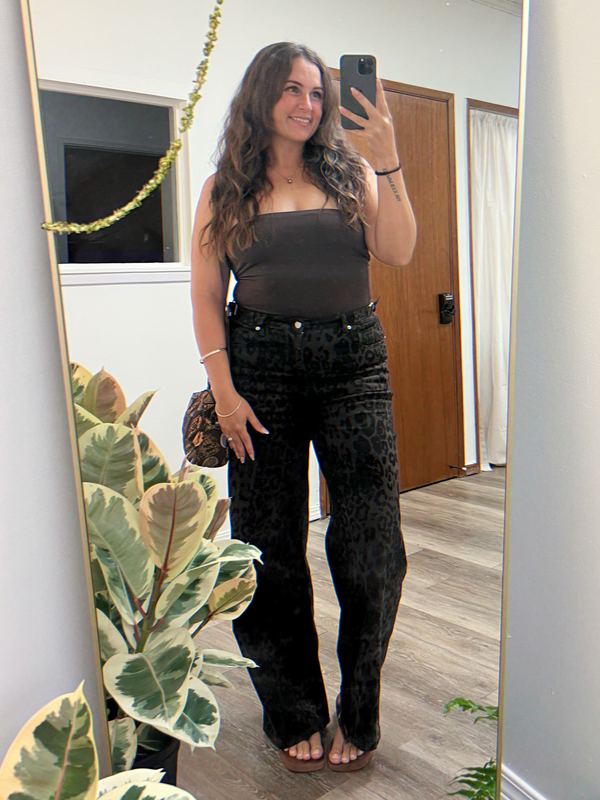 Makani, the lash artist behind Atelier, in her Kailua-Kona studio